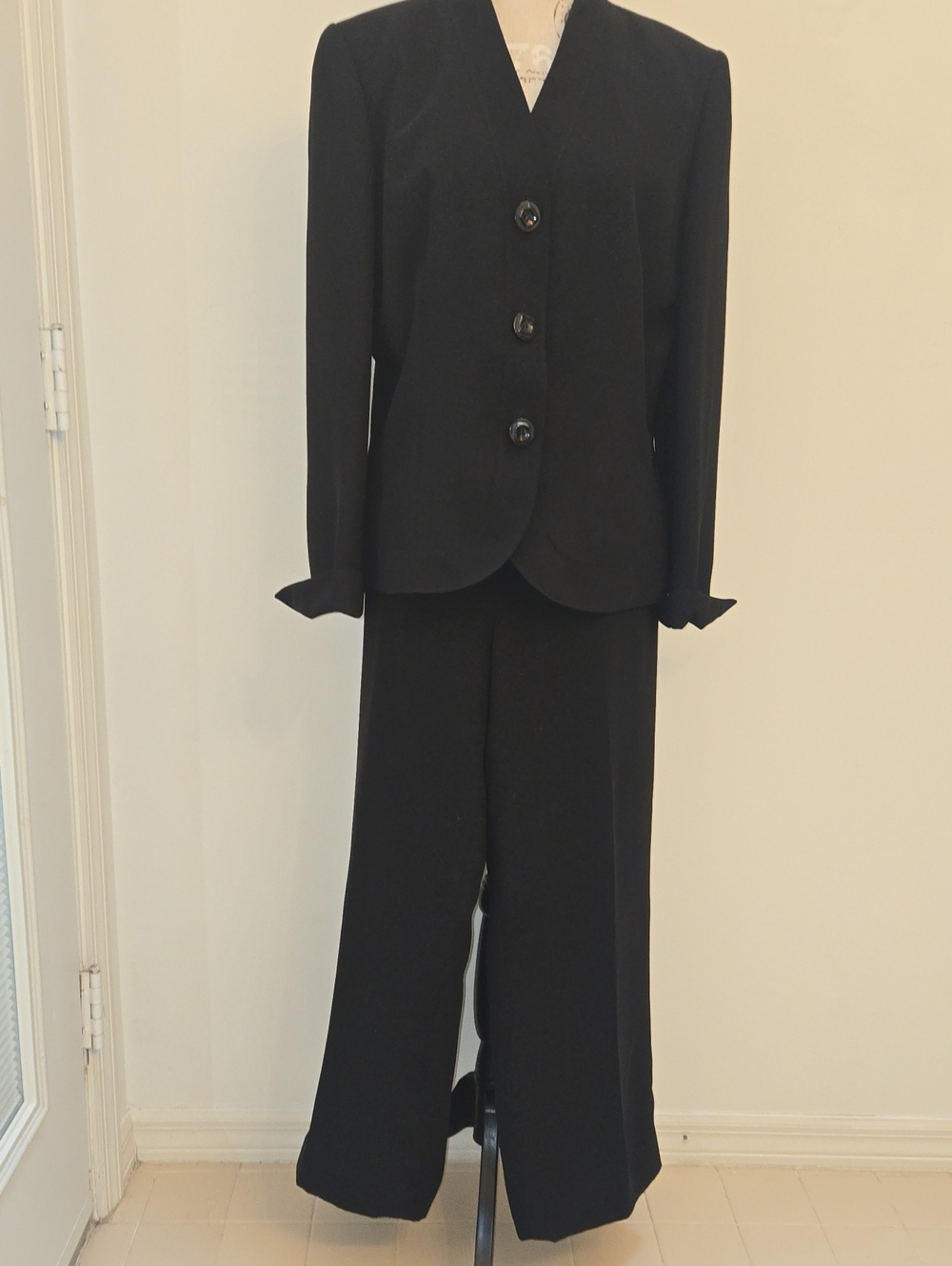 Le Suit Classic Black Women's Pantsuit - Elegant Wide-Leg Trousers & Jacket
